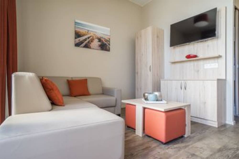 HOLIDAY SUITES WESTENDE 5