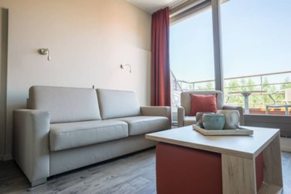 HOLIDAY SUITES WESTENDE 1