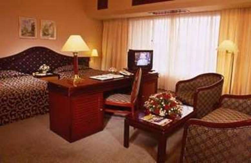 HOLIDAY VILLA HOTEL AND SUITES SUBA 4