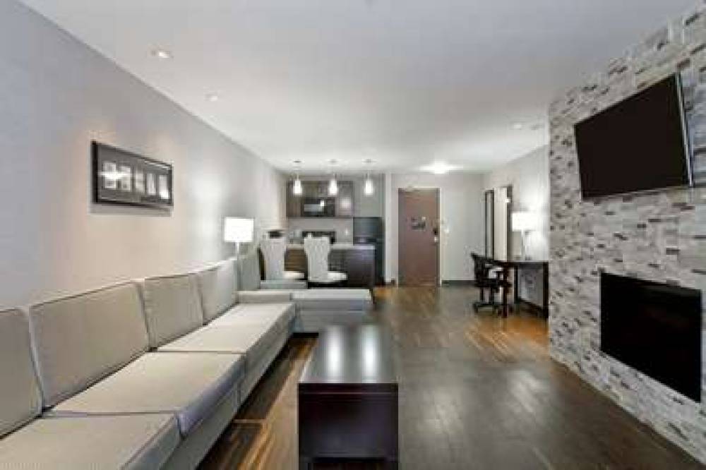 HOME INN AND SUITES REGINA AIRPORT 7