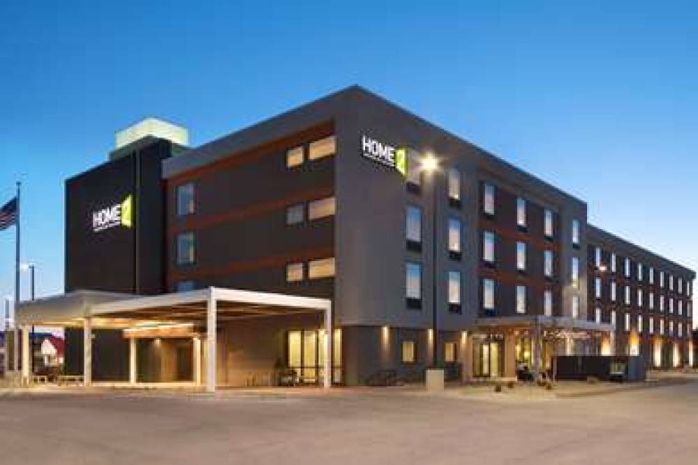 HOME2 SUITES BY HILTON CHAMPAIGN / 1