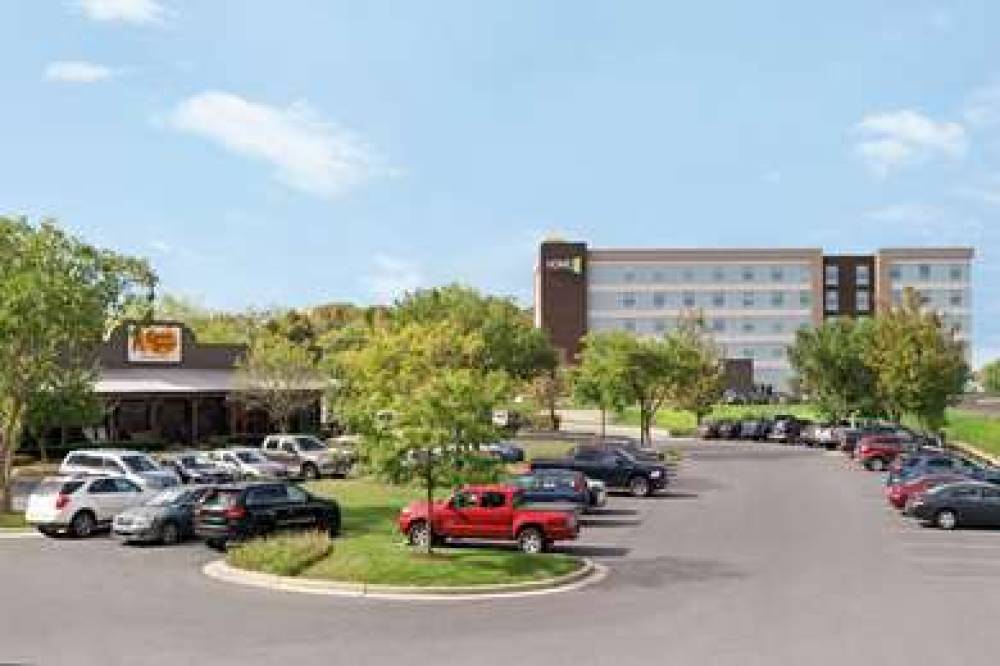 HOME2 SUITES BY HILTON HARRISBURG 9