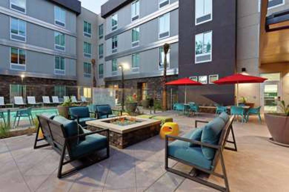 HOME2 SUITES BY HILTON TEMECULA 2