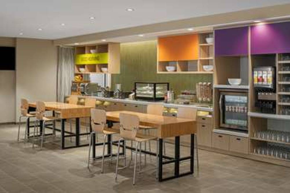 HOME2 SUITES DES MOINES 10