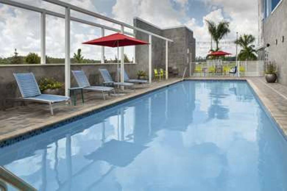 HOME2 SUITES FORT MYERS AIRPORT 10