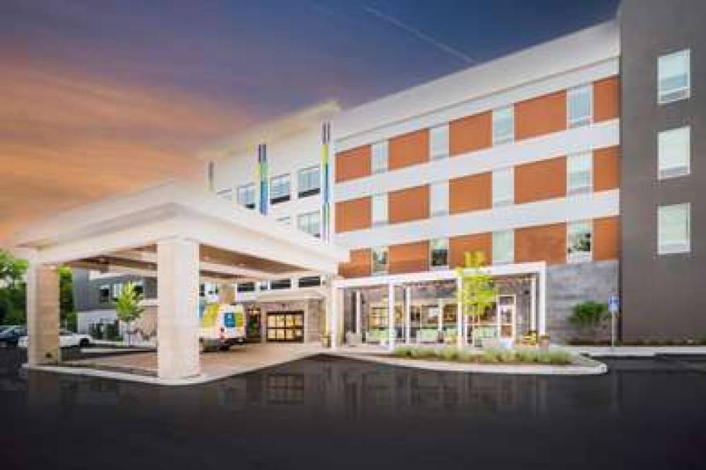 HOME2 SUITES NEAR MALL OF AMERICA 3