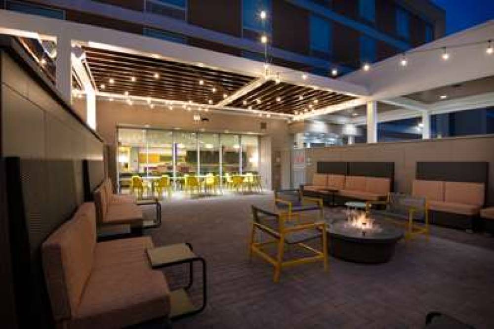 HOME2 SUITES PHOENIX AIRPORT NORTH 2