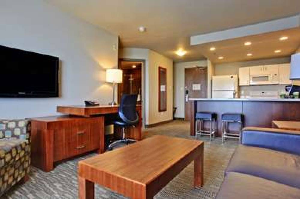 HomeSuites Regina East 3