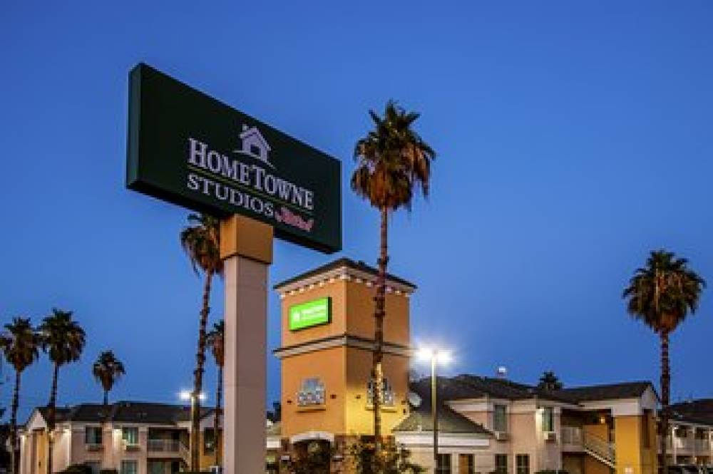 HOMETOWNE PHOENIX - BLACK CANYON HI 4