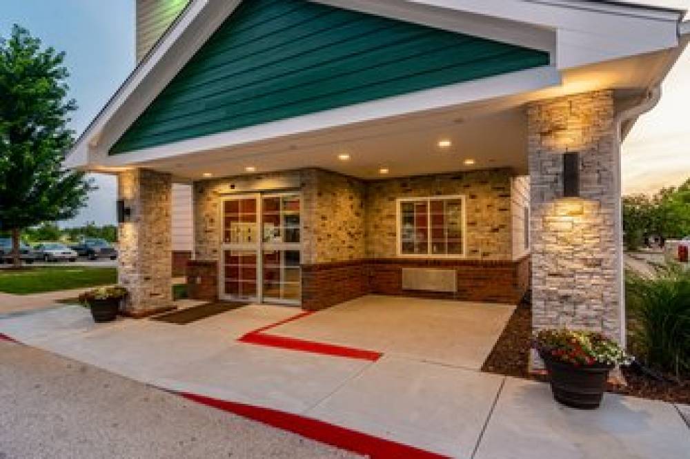 HOMETOWNE SUITES BENTONVILLE 5