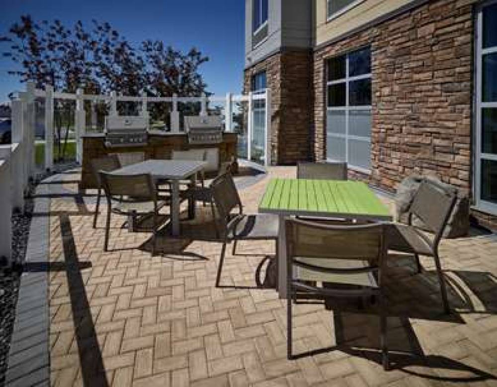 Homewood Suites By Hilton Calgary-Airport 2