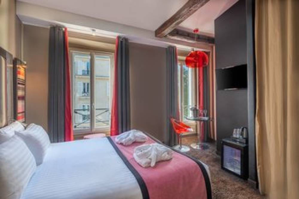 HOTEL COURCELLES ETOILE 7