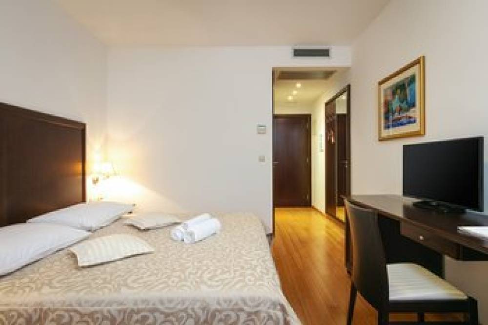 HOTEL CROATIA - BASKA VODA 8