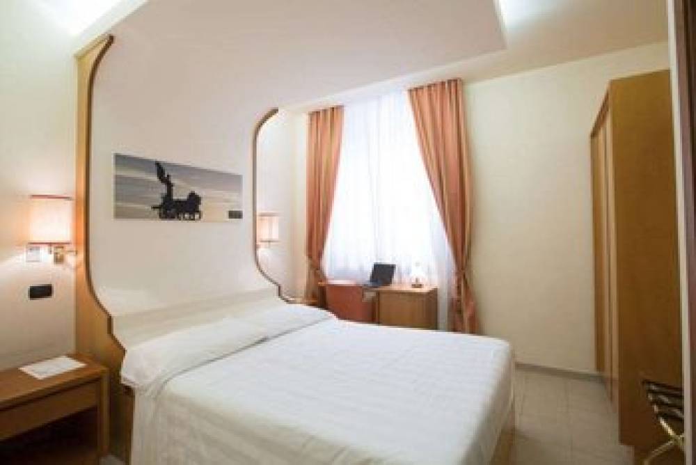 HOTEL CROSTI 8