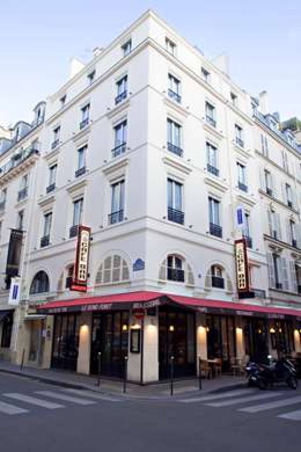 HOTEL ELYSEE SECRET 1