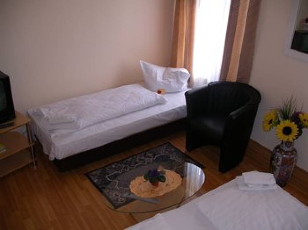 Hotel Garni Djaran 5