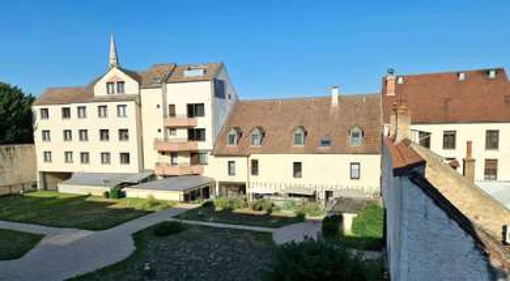 HOTEL HENRY II BEAUNE CENTRE 3