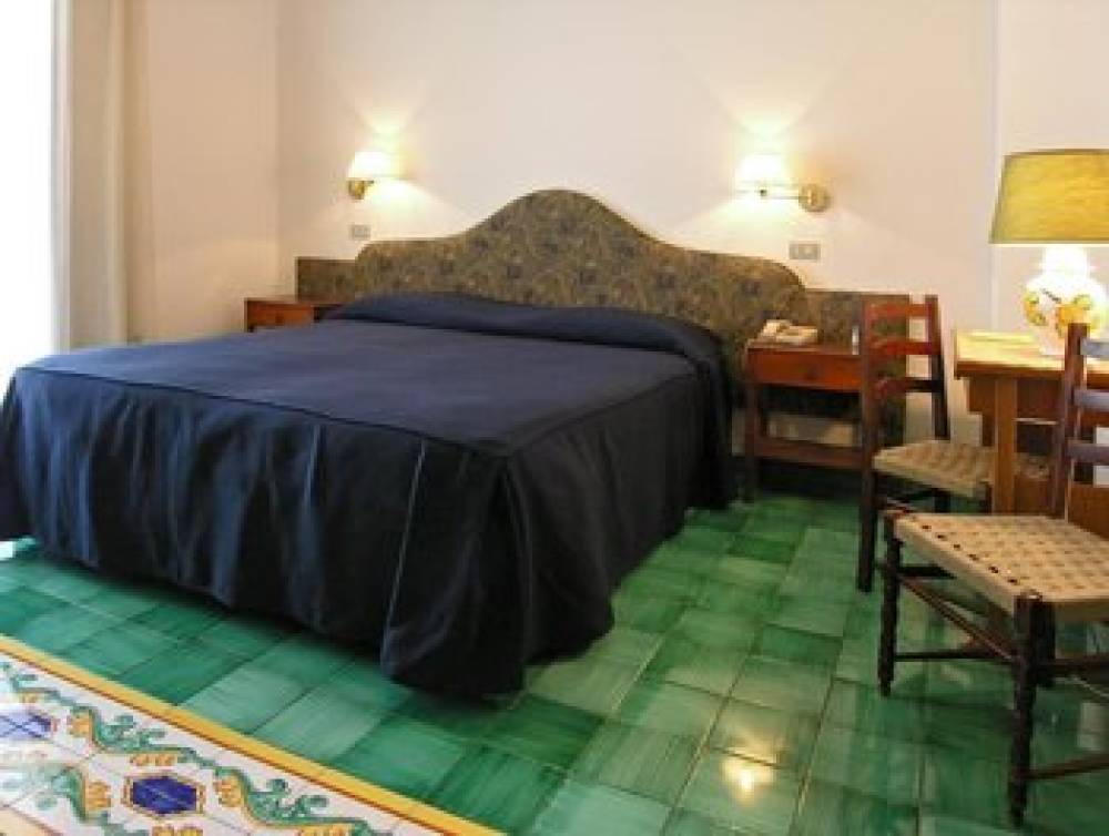 HOTEL LA BUSSOLA AMALFI 4