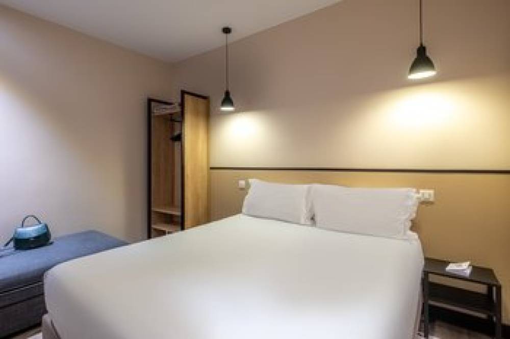 HOTEL LILAS BLANC GRENELLE 9