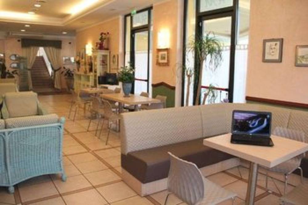 HOTEL MONDIAL - PORTO RECANATI 9