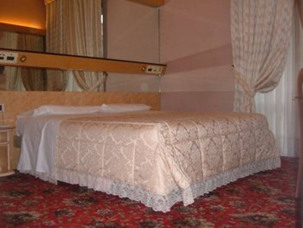 HOTEL ROMA 9