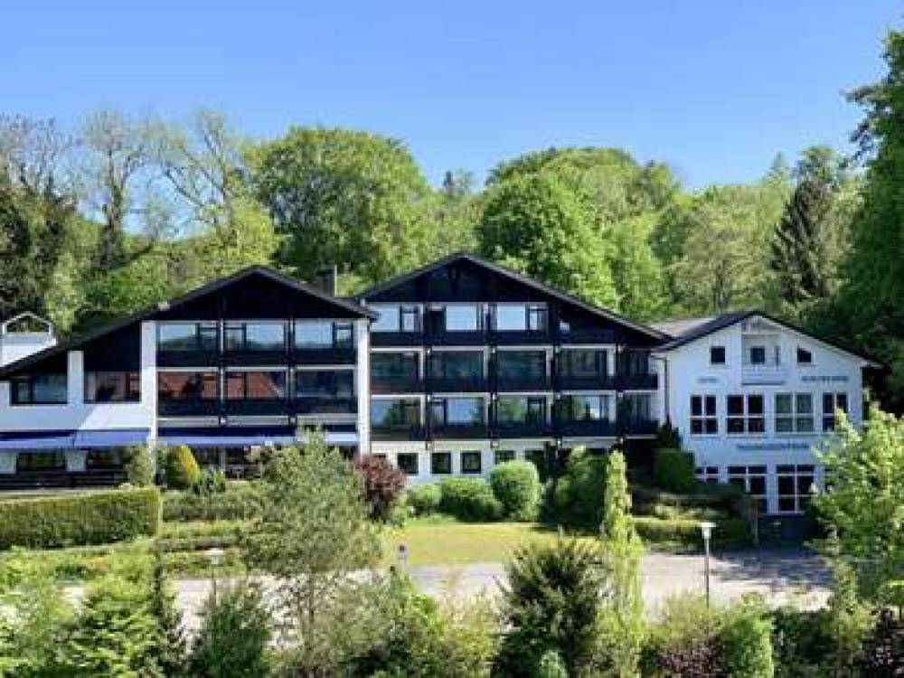 HOTEL SCHLOSS BERG 1