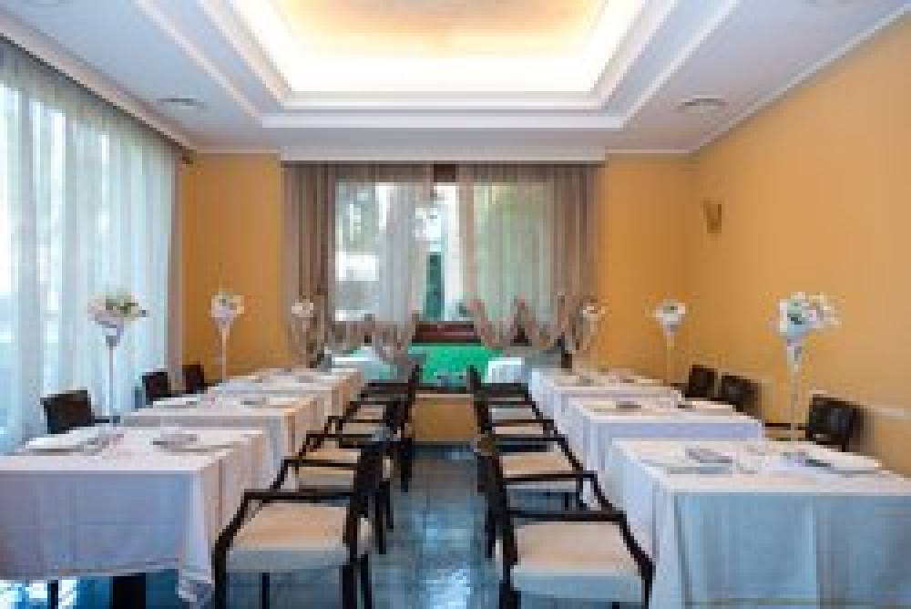 HOTEL VILLA ALBANI 4