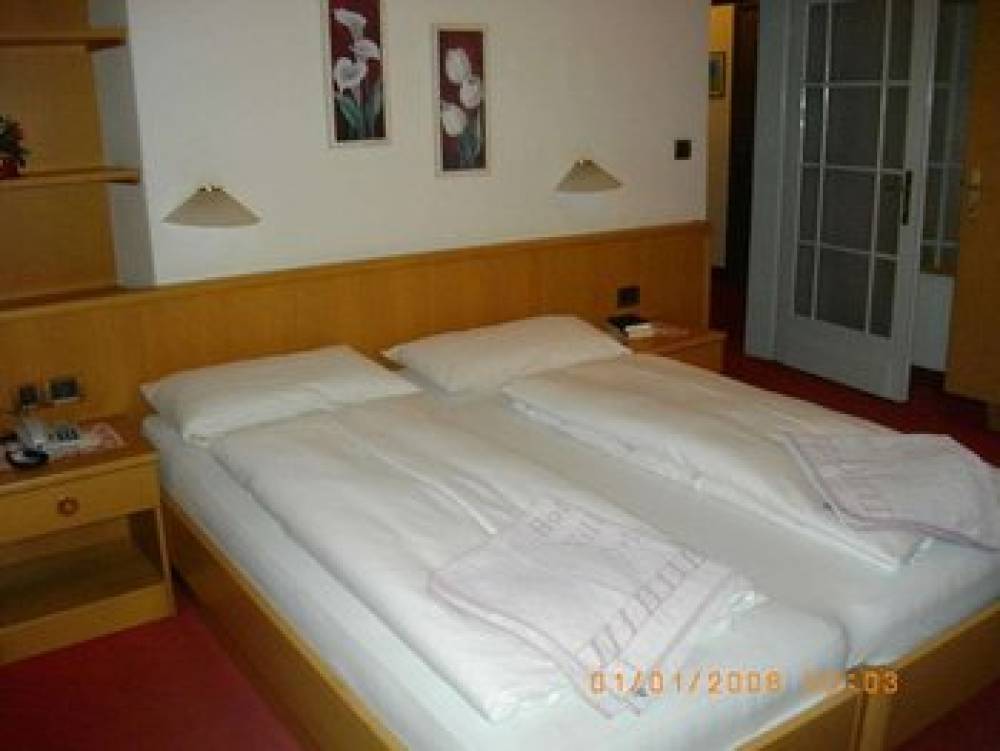 HOTEL VILLA EMILIA - ORTISEI 10