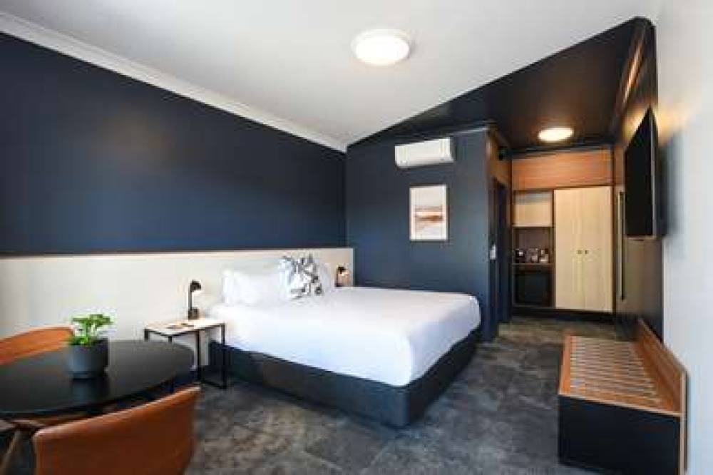 HOTELMOTEL ADELAIDE 7