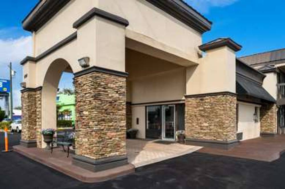 Howard Johnson By Wyndham Airport Florida Mall 4