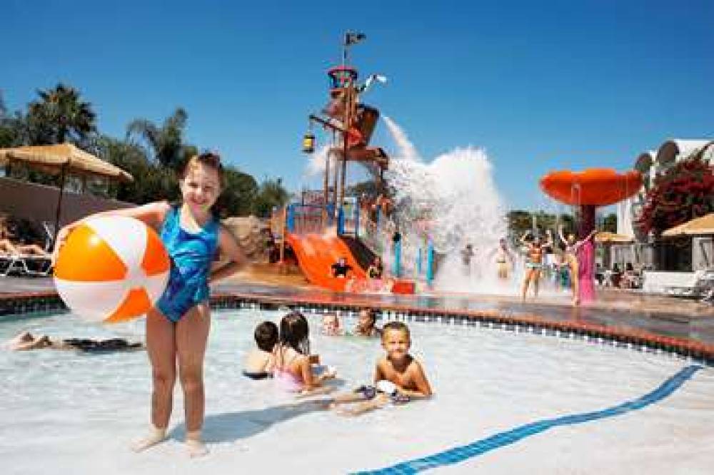 Howard Johnson By Wyndham Anaheim Hotel & Water Playground 1