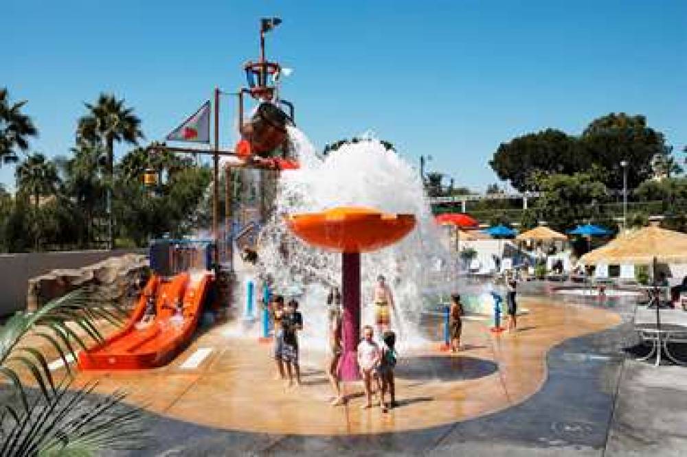 Howard Johnson By Wyndham Anaheim Hotel & Water Playground 6