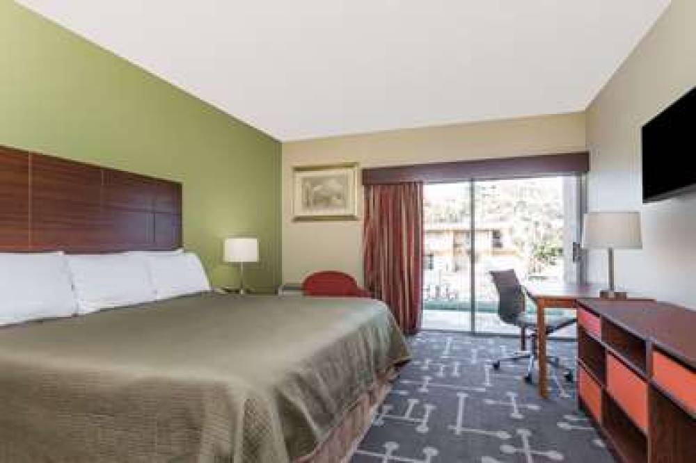 HOWARD JOHNSON BY WYNDHAM ATHENS 8