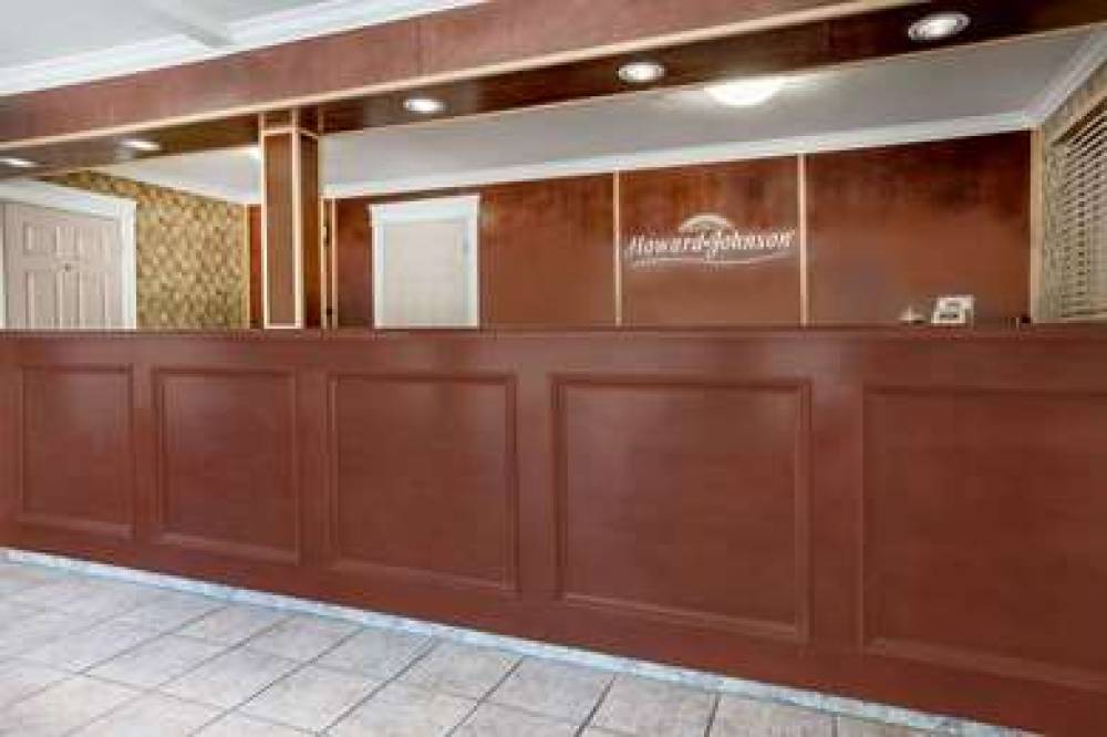 Howard Johnson By Wyndham Downtown Kamloops 4