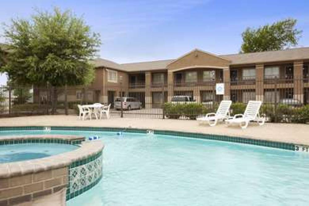 Howard Johnson By Wyndham Grand Prairie Near Lone Star Park 6