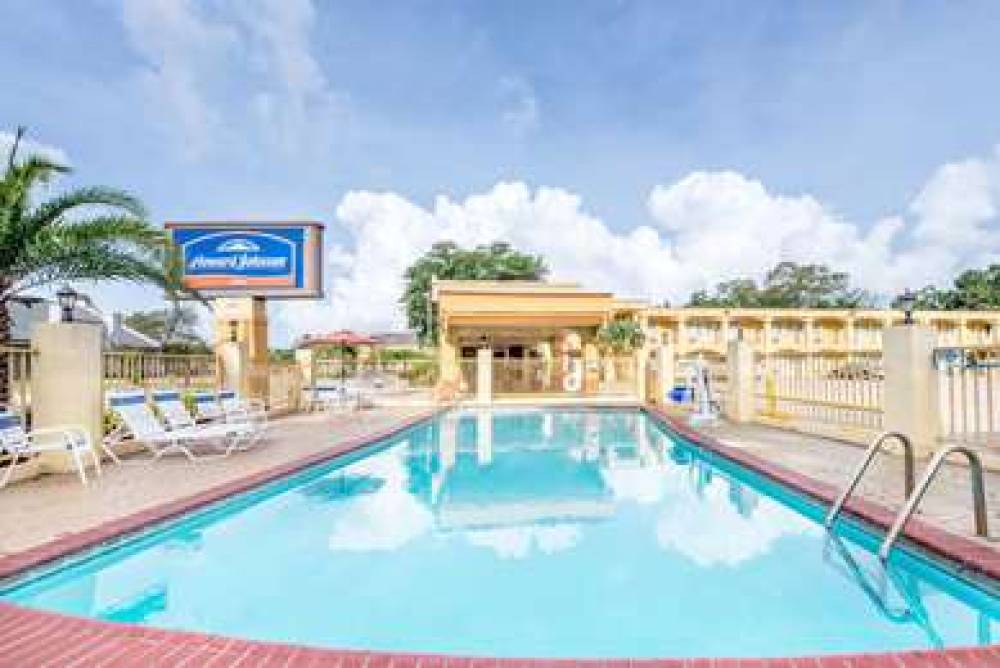 Howard Johnson By Wyndham Historic Lake Charles 3