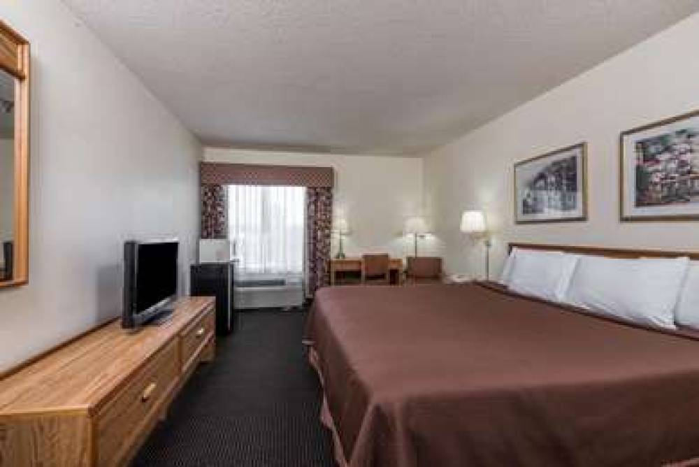 Howard Johnson By Wyndham Iowa LA 5