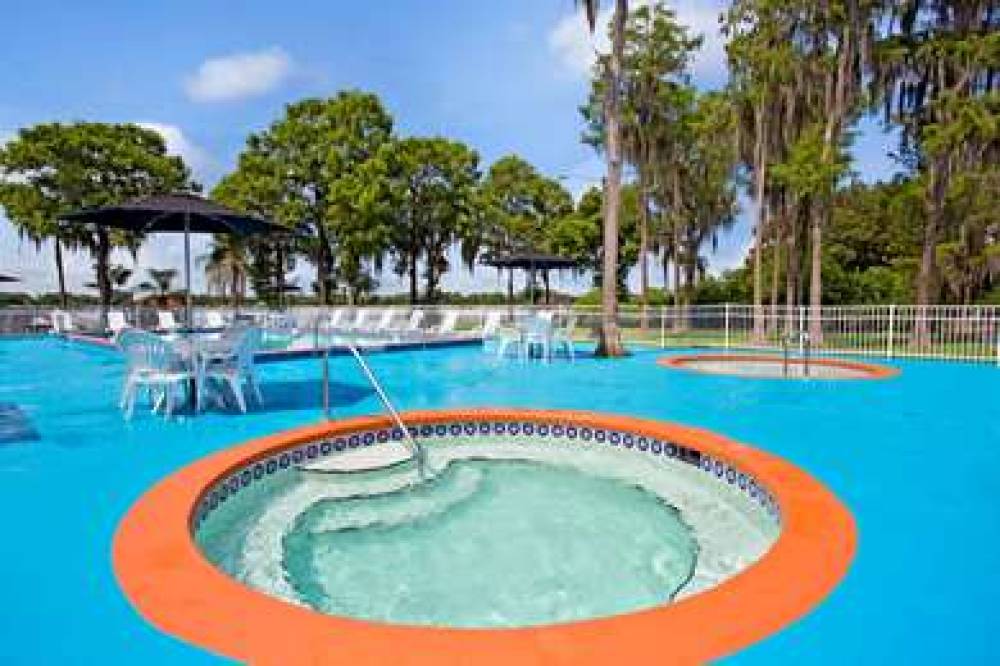 Howard Johnson By Wyndham Lake Front Park Kissimmee 3