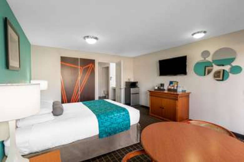 HOWARD JOHNSON HOTEL & SUITES BY WY 5