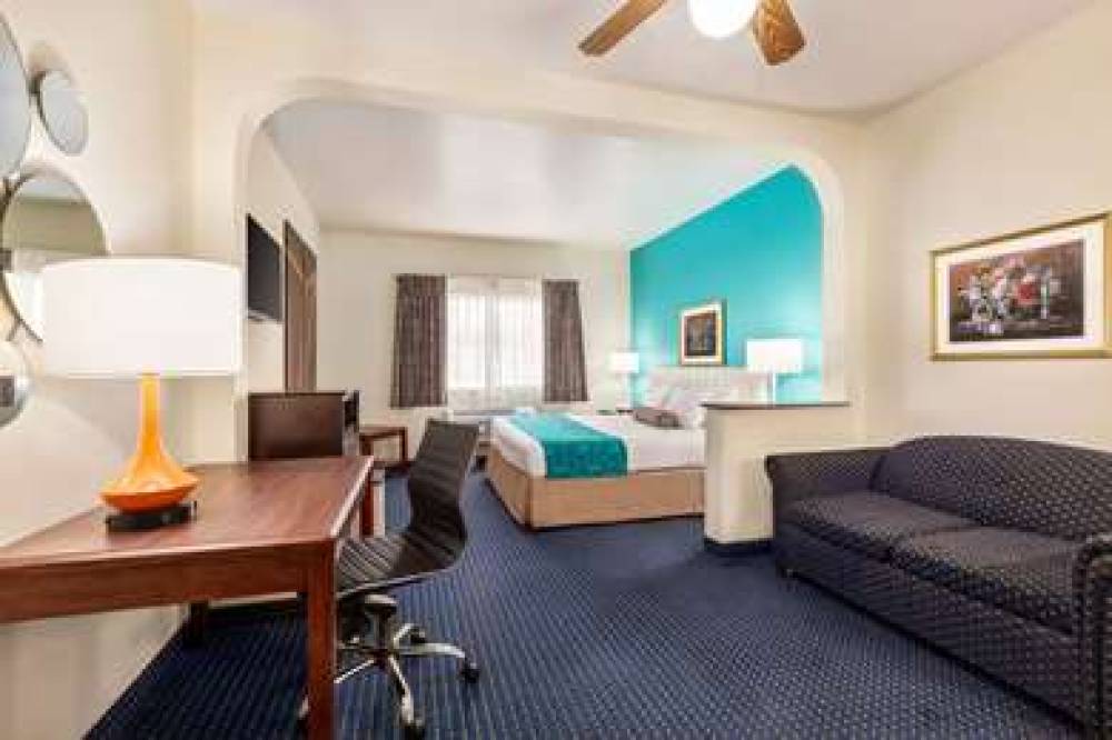 Howard Johnson Hotel & Suites By Wyndham San Antonio 1