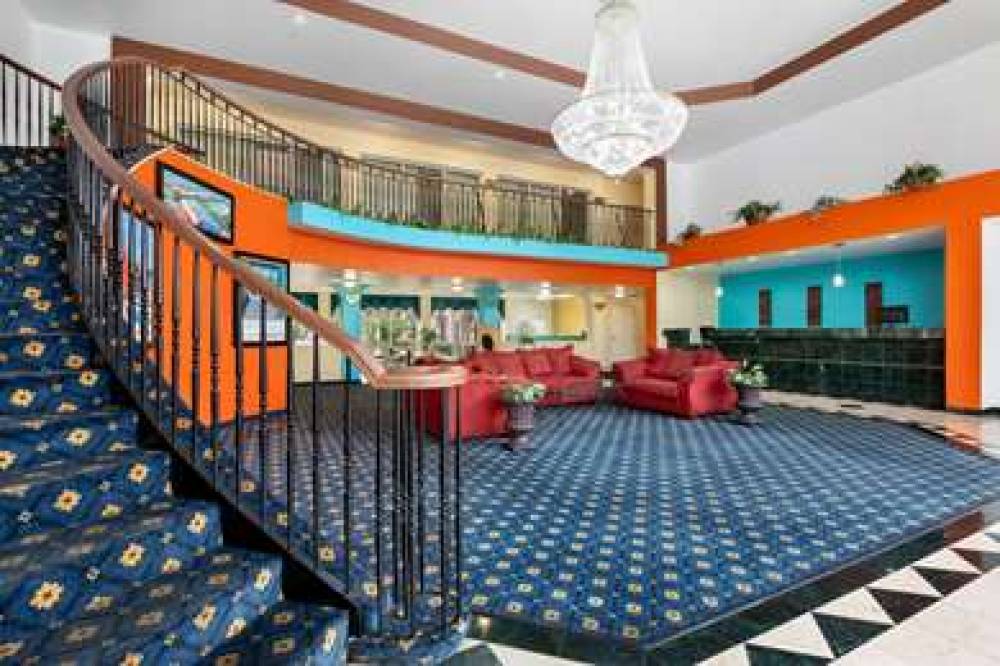 Howard Johnson Hotel & Suites By Wyndham San Antonio 5