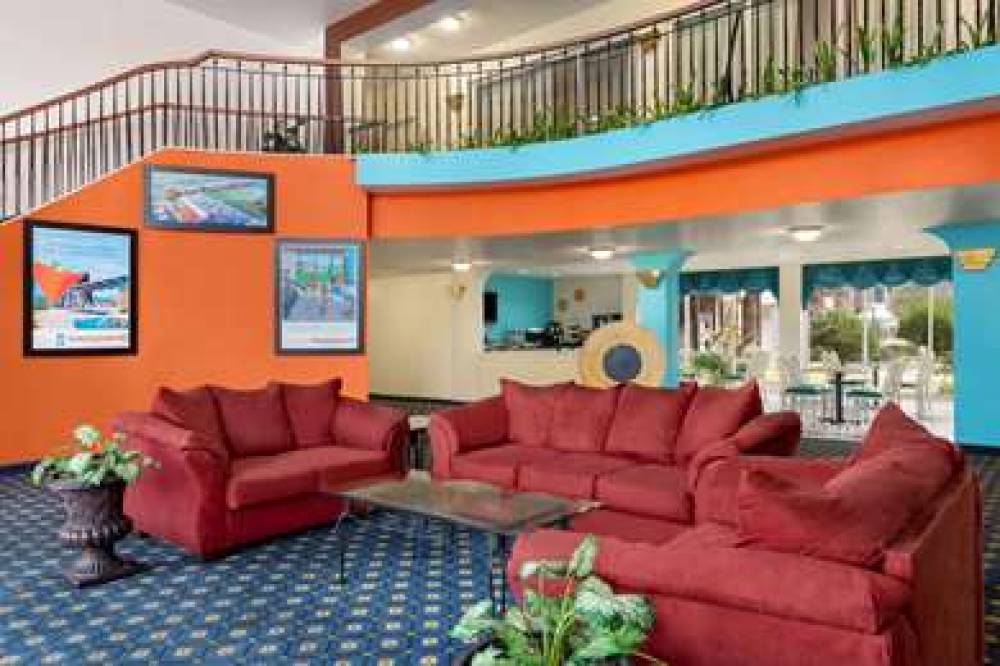 Howard Johnson Hotel & Suites By Wyndham San Antonio 4