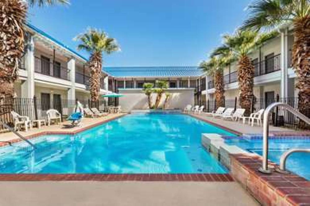 Howard Johnson Hotel & Suites By Wyndham San Antonio 6