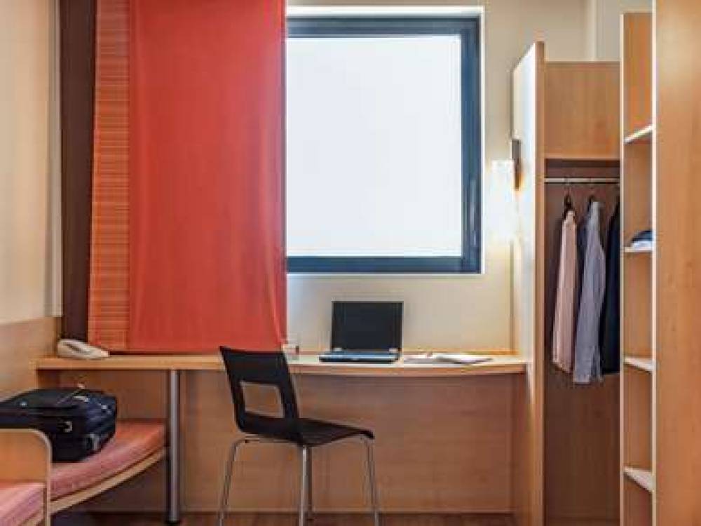 Ibis Barcelona Ripollet 9