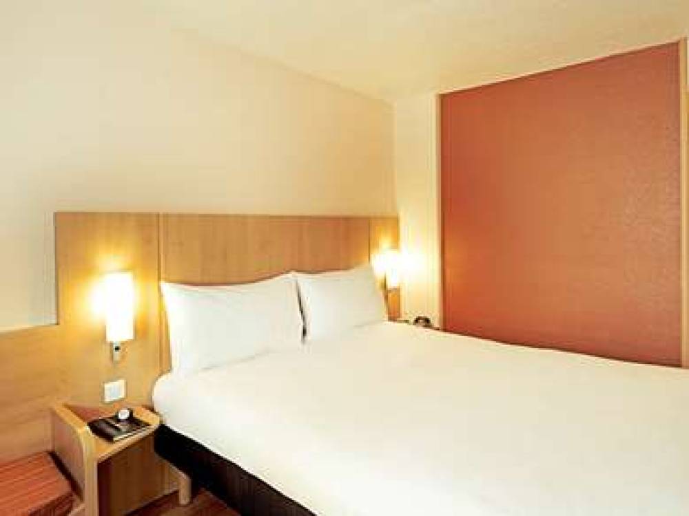 Ibis Barcelona Santa Coloma 8