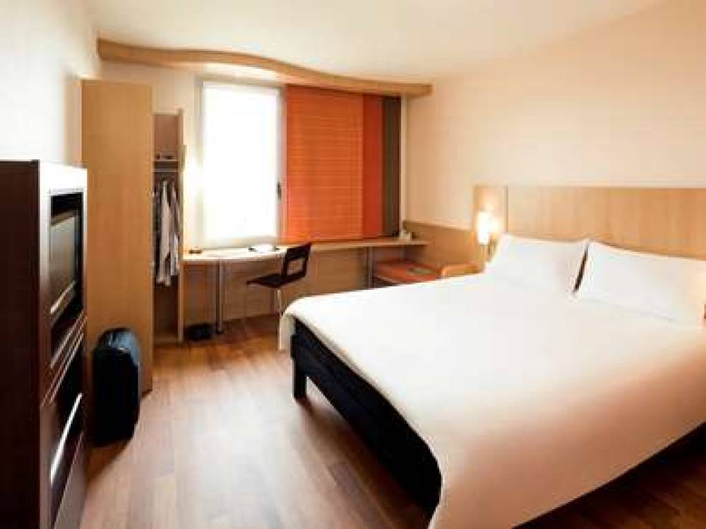 Ibis Barcelona Santa Coloma 7