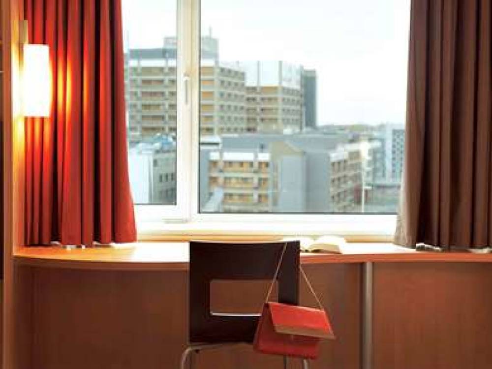 Ibis Barcelona Santa Coloma 10