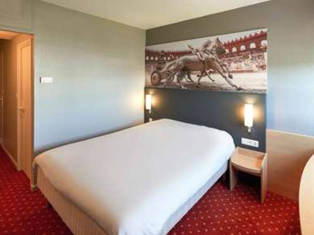 Ibis Cholet 9