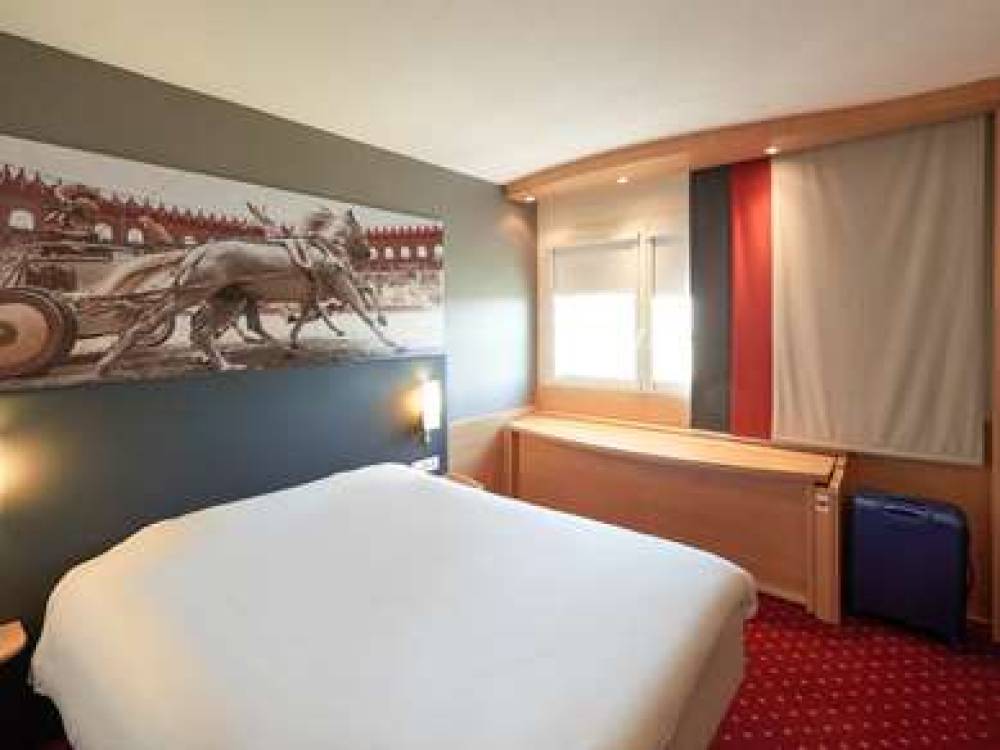 Ibis Cholet 8