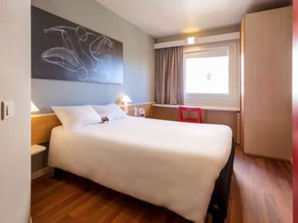 Ibis Elche 6